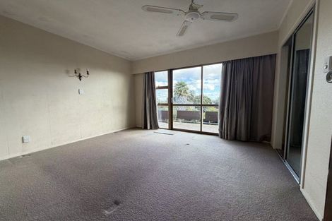 Photo of property in 73 Redoubt Road, Goodwood Heights, Auckland, 2105