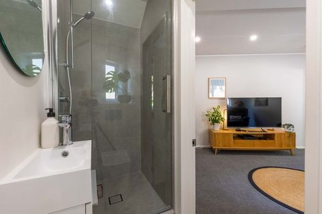 Photo of property in 5 Whale Cove, Stanmore Bay, Whangaparaoa, 0932