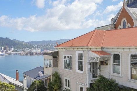 Photo of property in 71 Hawker Street, Mount Victoria, Wellington, 6011
