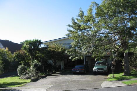 Photo of property in 27 Pickwick Parade, Mellons Bay, Auckland, 2014