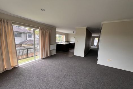 Photo of property in 9 Canyon Drive, Oteha, Auckland, 0632