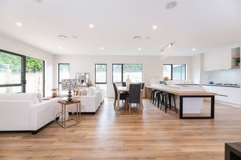 Photo of property in 19 Reserva Crescent, Kumeu, 0810