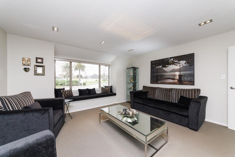 Photo of property in 2 Grand Oaks Drive, Awapuni, Palmerston North, 4412