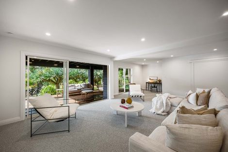 Photo of property in 47 Masterton Road, Rothesay Bay, Auckland, 0630