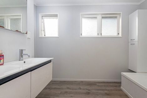 Photo of property in 22 Motuoapa Place, Kelvin Grove, Palmerston North, 4414