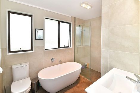 Photo of property in 22 Hand Road, Helensville, 0800