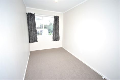 Photo of property in 2/27 Mataroa Road, Mount Wellington, Auckland, 1062