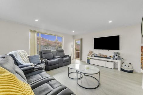 Photo of property in 27 View Ridge Drive, Ranui, Auckland, 0612