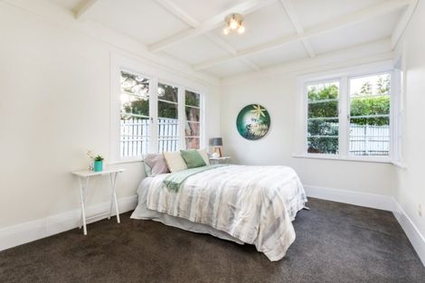 Photo of property in 1 Luckens Road, West Harbour, Auckland, 0618