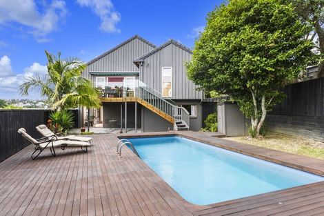 Photo of property in 14 King Richard Place, Browns Bay, Auckland, 0630