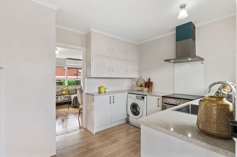 Photo of property in 2/34 Pupuke Road, Takapuna, Auckland, 0622