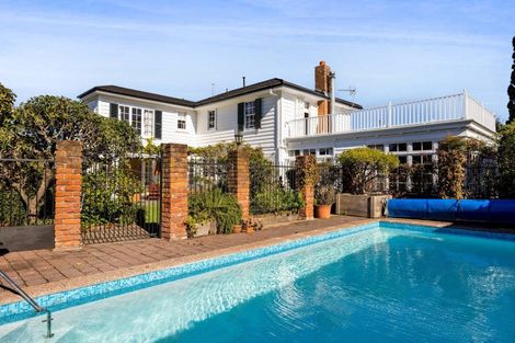 Photo of property in 91 Belt Road, New Plymouth, 4310