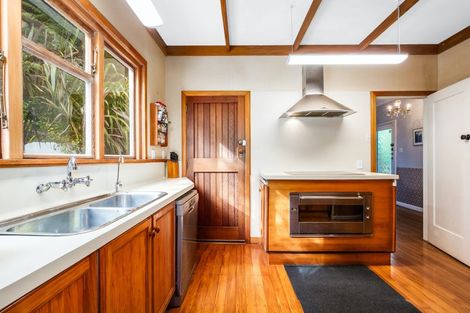 Photo of property in 33 Walter Road, Lowry Bay, Lower Hutt, 5013