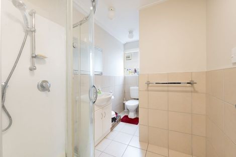 Photo of property in 8 Fowey Avenue, Te Atatu South, Auckland, 0610