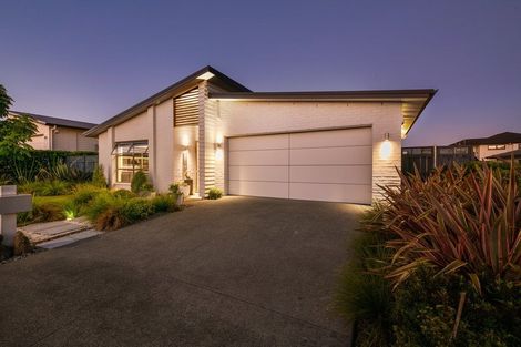 Photo of property in 17 Gelderland Way, Karaka, Papakura, 2113