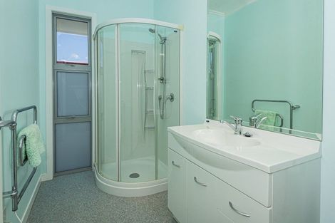 Photo of property in 2 Graham Street, One Tree Point, 0118