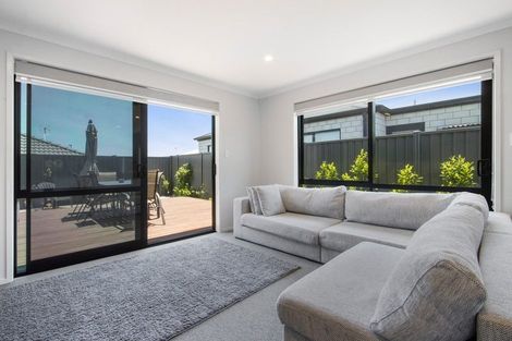 Photo of property in 5 Moss Lane, Omokoroa, 3114