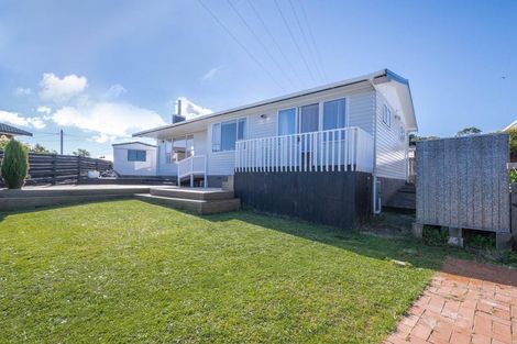 Photo of property in 27 Brooker Grove, Newlands, Wellington, 6037