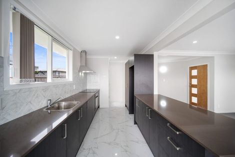 Photo of property in 4 Convair Crescent, Mangere, Auckland, 2022