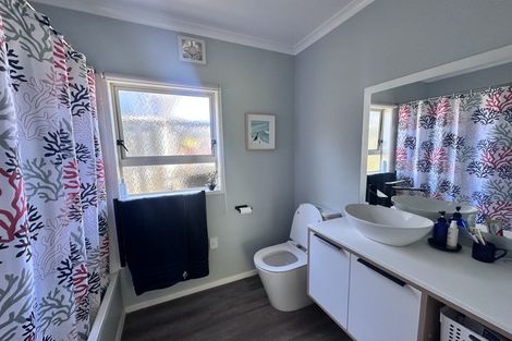 Photo of property in 2 Corlett Road, Plimmerton, Porirua, 5026