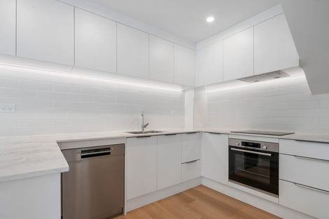 Photo of property in 3/11 Rengarenga Rise, Fairview Heights, Auckland, 0632