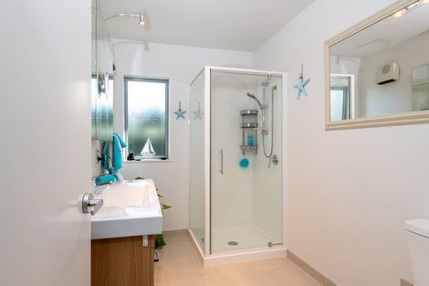 Photo of property in 4 Solander Road, Pegasus, 7612