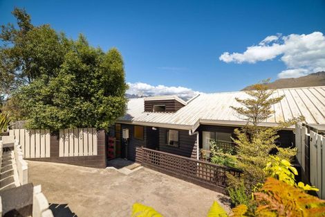 Photo of property in 4b Caples Place, Fernhill, Queenstown, 9300
