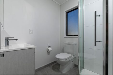 Photo of property in 44 West Harbour Drive, West Harbour, Auckland, 0618