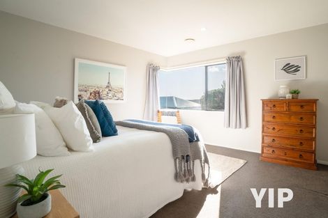 Photo of property in 15b Kinapori Terrace, Newlands, Wellington, 6037