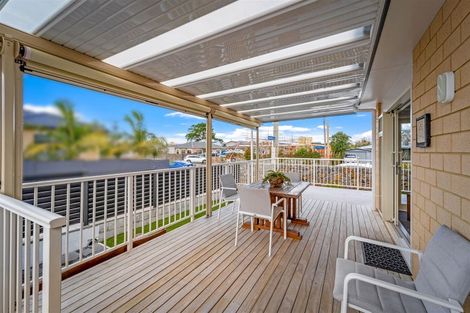 Photo of property in 1 Waitaha Close, Orewa, 0931