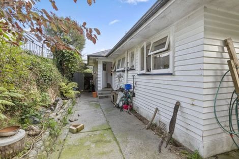 Photo of property in 27 Horoeka Street, Stokes Valley, Lower Hutt, 5019