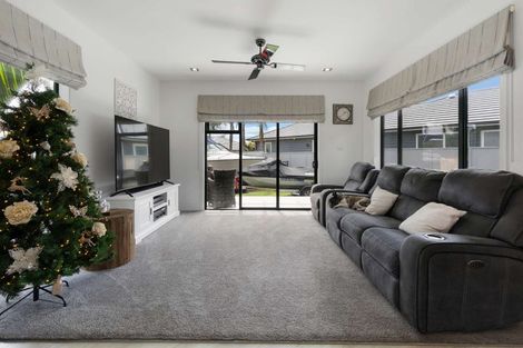 Photo of property in 43 Oceania Sands Way, Papamoa Beach, Papamoa, 3118