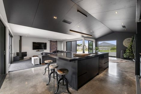 Photo of property in 9b Cross Street, Lepperton, New Plymouth, 4373