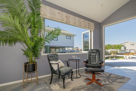 Photo of property in 17 Hahei Beach Road, Hahei, Whitianga, 3591