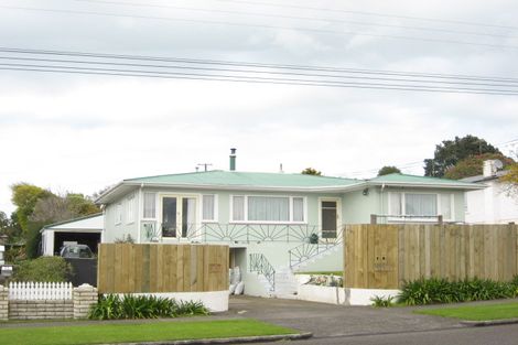 Photo of property in 22 Cowling Road, Hurdon, New Plymouth, 4310