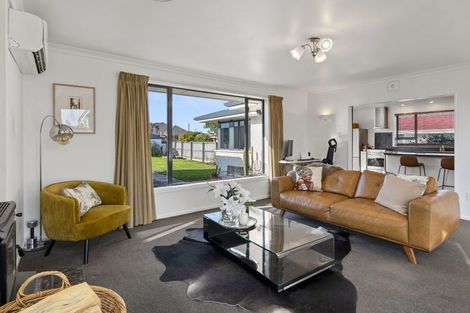 Photo of property in 320 Main North Road, Redwood, Christchurch, 8051