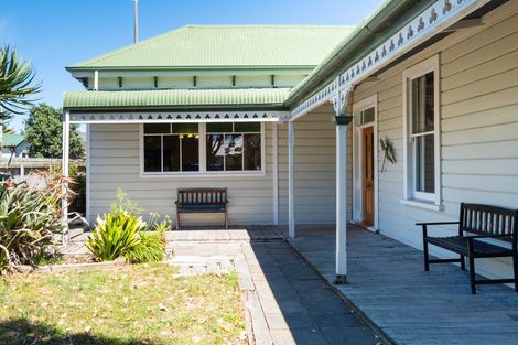 Photo of property in 27 Napier Terrace, Hospital Hill, Napier, 4110