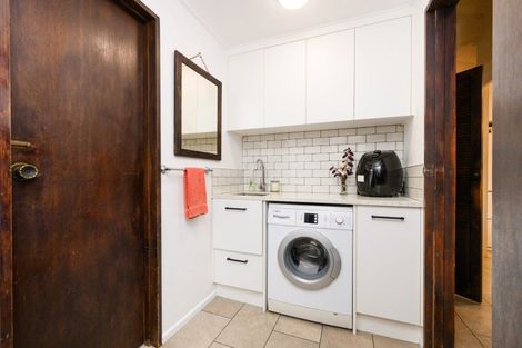 Photo of property in 19 Ashburn Lane, Awapuni, Palmerston North, 4412