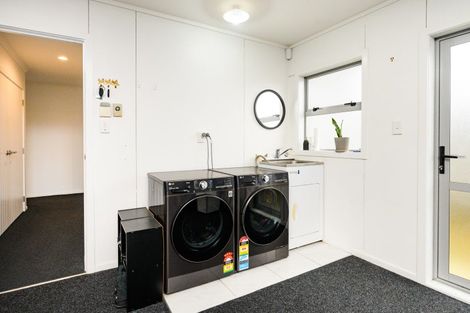 Photo of property in 17 Lorenzo Place, Kelvin Grove, Palmerston North, 4414