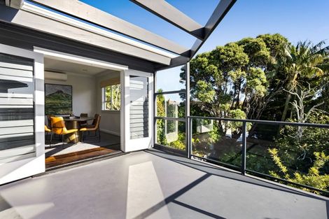 Photo of property in 290 Devon Street West, New Plymouth, 4310