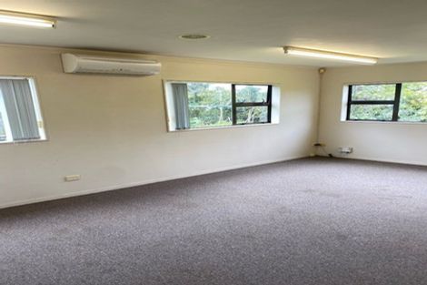 Photo of property in 4 Heversham Place, Glendene, Auckland, 0602