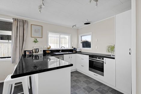 Photo of property in 10 Mahoe Street, Strandon, New Plymouth, 4312