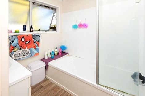 Photo of property in 2 Benton Place, Manurewa, Auckland, 2102