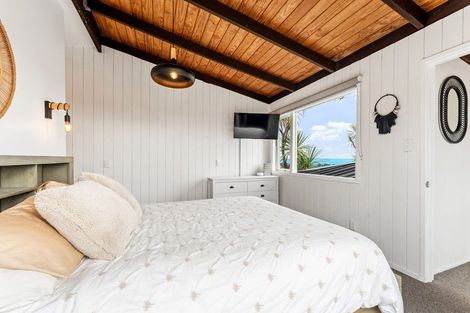 Photo of property in 73 Roberts Road, Matakatia, Whangaparaoa, 0930
