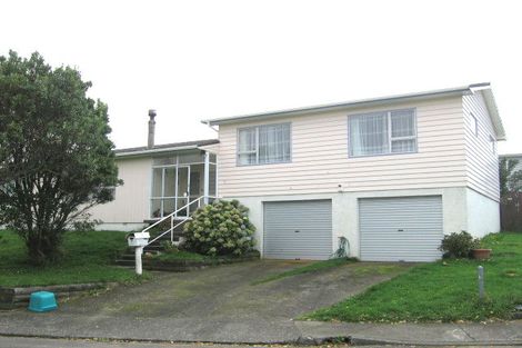 Photo of property in 5 Cheyne Walk, Newlands, Wellington, 6037