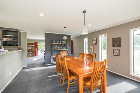 Photo of property in 32 Tokomaru Road East, Tokomaru, Palmerston North, 4474