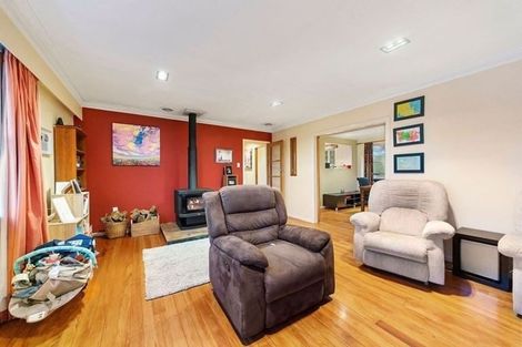 Photo of property in 15 Lane Crescent, Tawa, Wellington, 5028
