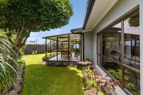 Photo of property in 22 Villa Place, Bell Block, New Plymouth, 4312