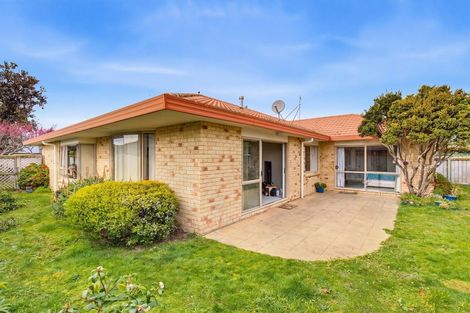 Photo of property in 74 Guildford Drive, Paraparaumu, 5032