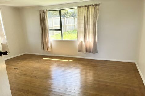 Photo of property in 22 Clairville Crescent, Wai O Taiki Bay, Auckland, 1072